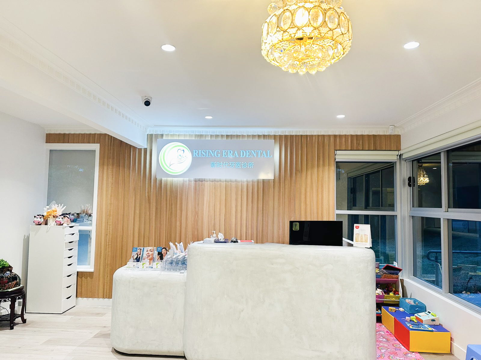 Rising Era Dental 诊所团队