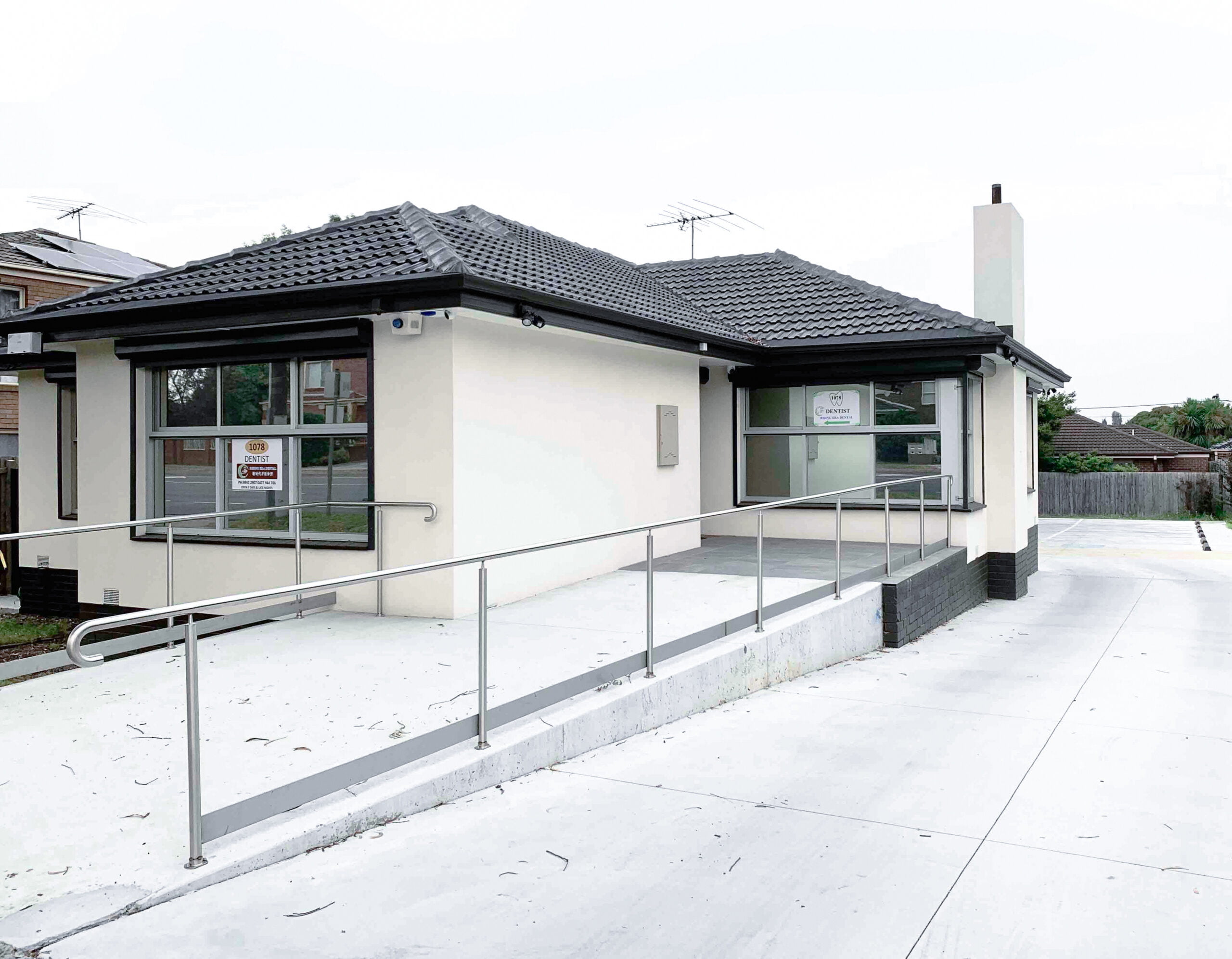The accessible entrance to Rising Era Dental at 1078 Doncaster Road